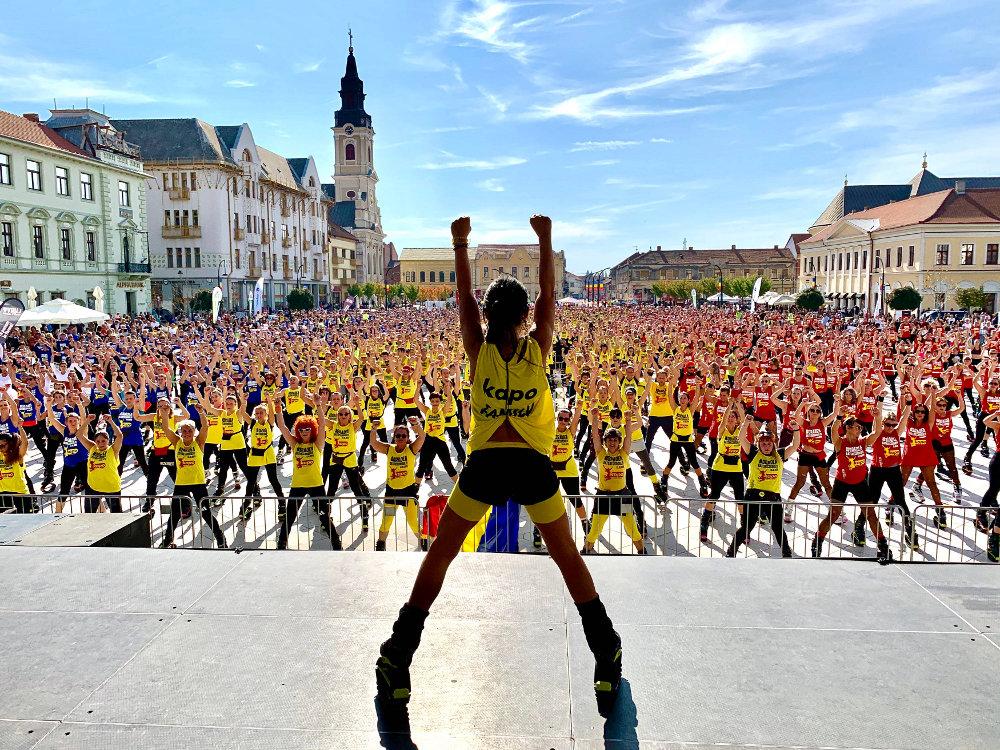 A pus Rom&acirc;nia &icirc;n Cartea Recordurilor. Kinga Sebestyen, peste 1500 de participanți la o oră de Kangoo Jumps