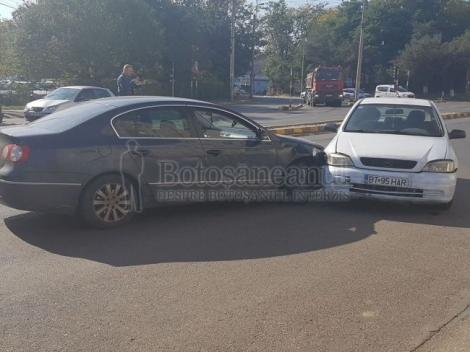 Accident cu o mașină fără șofer, în Botoșani: "Mi-a ieșit în față, nu am putut să evit! Am zis că nu văd vine când m-am dat jos"