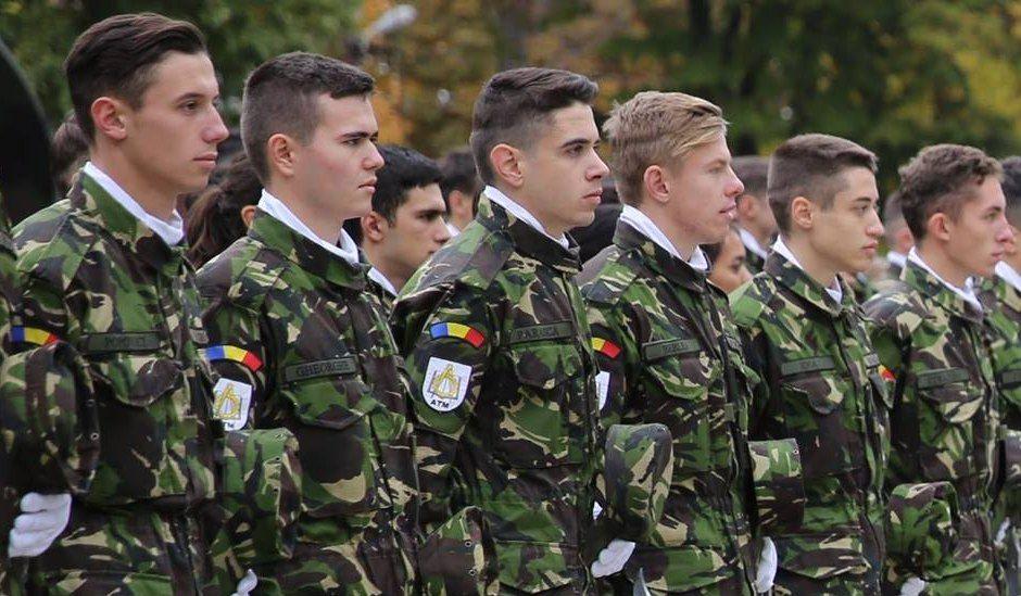 Armata recrutează! Cursuri și practică &icirc;n teren cu tehnici de luptă pentru elevi