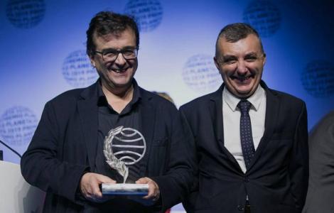 Scriitorul Javier Cercas, câştigătorul premiului Planeta pentru roman pe 2019. Manuel Vilas, finalist