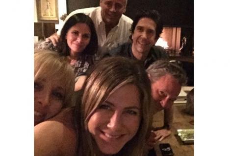 Contul de Instagram al lui Jennifer Aniston, indisponibil mai multe ore după publicarea unei imagini cu actorii din „Friends”