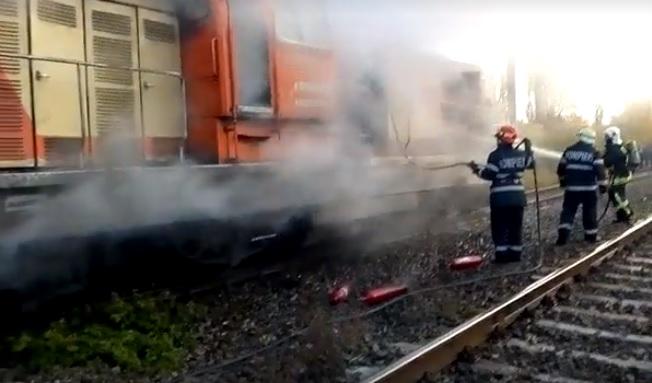 Locomotiva trenului internațional Cluj-Viena, &icirc;n flăcări!  Călătorii au fost evacuați de urgență