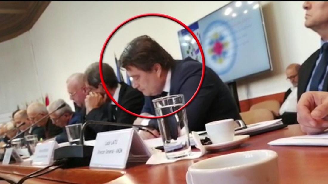 S-a luptat să răm&acirc;nă treaz, dar a fost &icirc;nvins! Unul dintre directorii din ministerul Agriculturii A AȚIPIT la bilanțul făcut de Petre Daea &ndash; Video