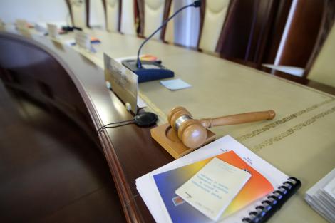 CCR a stabilit pentru 30 octombrie termenul pentru depunerea punctelor de vedere în conflictul constituţional reclamat de preşedintele CSM în relaţia cu ministrul Justiţiei