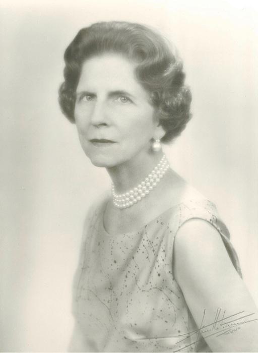 Regina-mamă Elena va fi re&icirc;nhumată alături de fiul ei, regele Mihai I, la Curtea de Argeş. Sicriul va ajunge &icirc;n ţară la ora 11.00