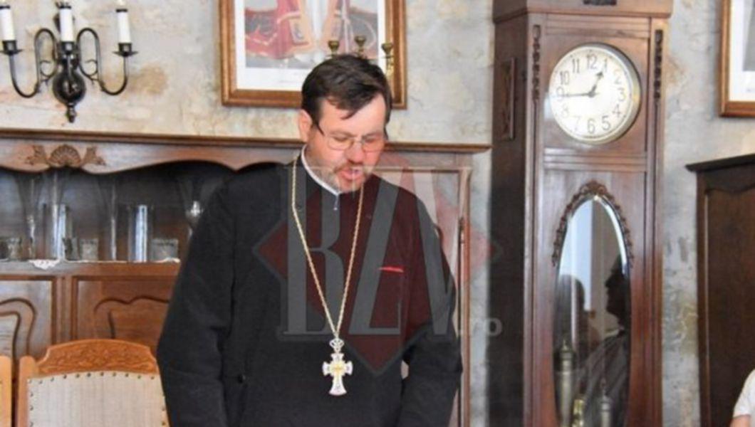 Un popă din Vaslui a lăsat mortul l&acirc;ngă groapă pentru că rudele nu au avut 1.100 de lei, tariful lui de &icirc;nmorm&acirc;ntare