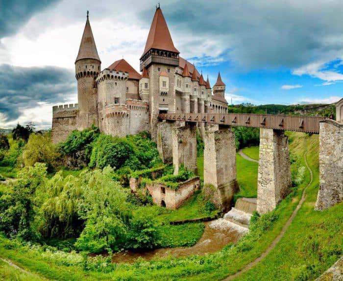 Castelul Corvinilor &icirc;ntră &icirc;n reparații! Restaurare &icirc;n valoare de cinci milioane de euro