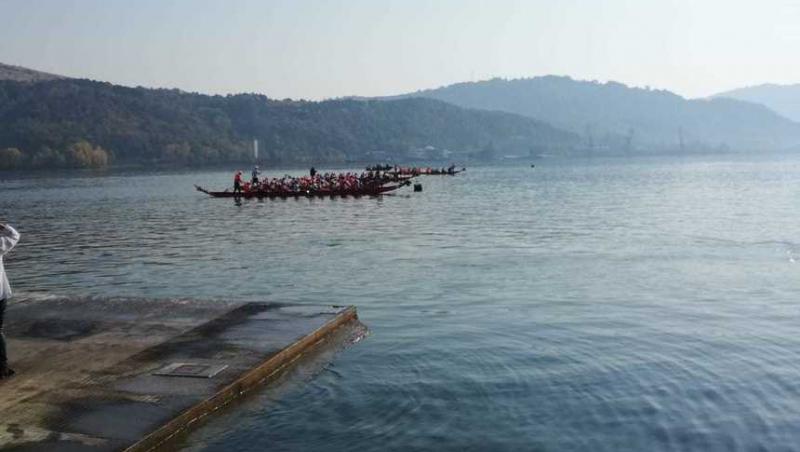 Momente terifiante: 20 de copii s-au răsturnat cu barca în Dunăre, la Mehedinți!
