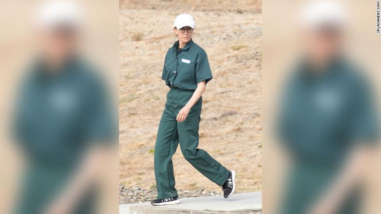 Actriţa Felicity Huffman, fotografiată &icirc;n &icirc;nchisoarea din California