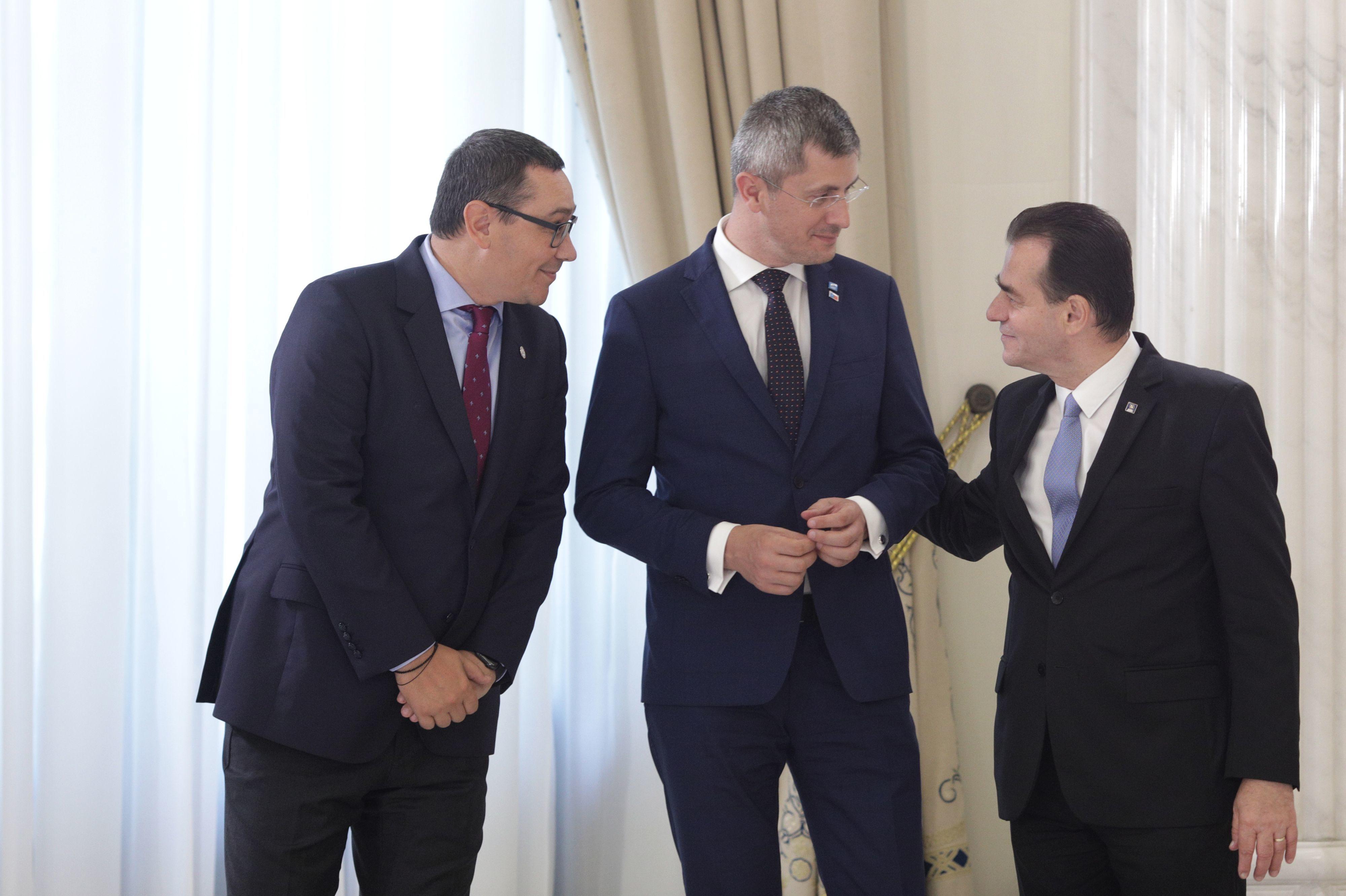 Barna: Proiectele cerute de USR nu au fost introduse pe ordinea de zi a Camerei, fiind boicotate de PSD, UDMR şi Pro Rom&acirc;nia/ Ponta: Le-am dat o mică lecţie. Nu folosiţi voturile noastre ca să va bateţi cu PNL!