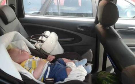 Un bebeluș a fost împușcat mortal de patru ori în mașina în care se afla și mama. Aceasta a văzut starea copilului abia când a ajuns acasă