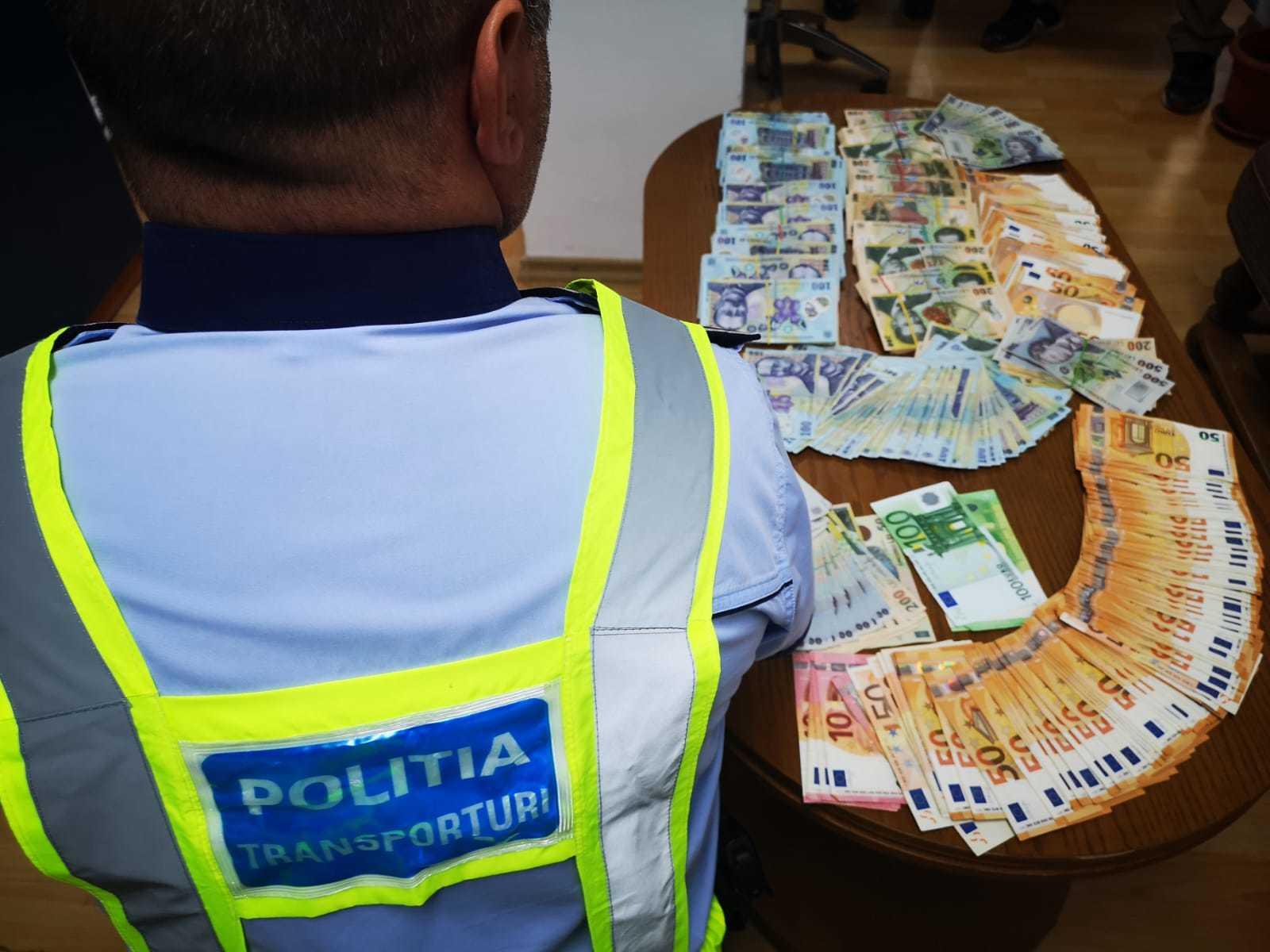 Şapte persoane au fost reţinute &icirc;n urma a 27 de percheziţii făcute &icirc;n Constanţa şi Călăraşi, la persoane bănuite de contrabandă şi delapidare - FOTO, VIDEO