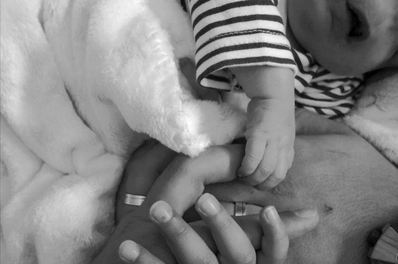 Femeia care a născut un bebeluș fără nas și fără ochi nu vrea să se dezlipească de el: &rdquo;Moartea lui e anunțată!&rdquo;