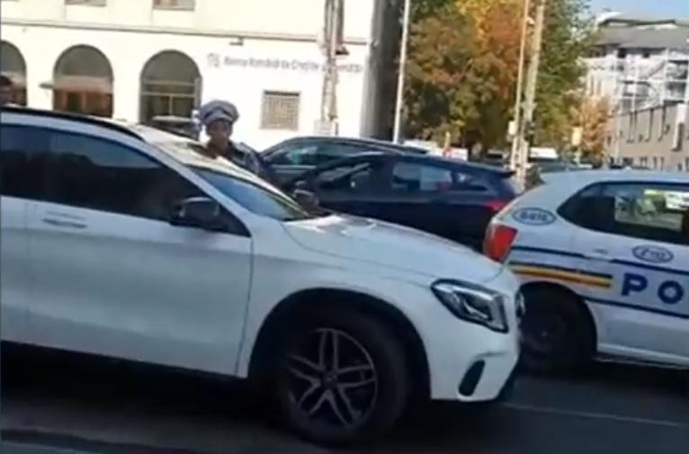 Urmărire ca &icirc;n filme &icirc;n București! A fugit de polițiști, a lovit ușor doi pietoni, iar c&acirc;nd a fost prins, a dat cea mai neașteptată explicație! &bdquo;Mă grăbeam să o cer de soție&rdquo;