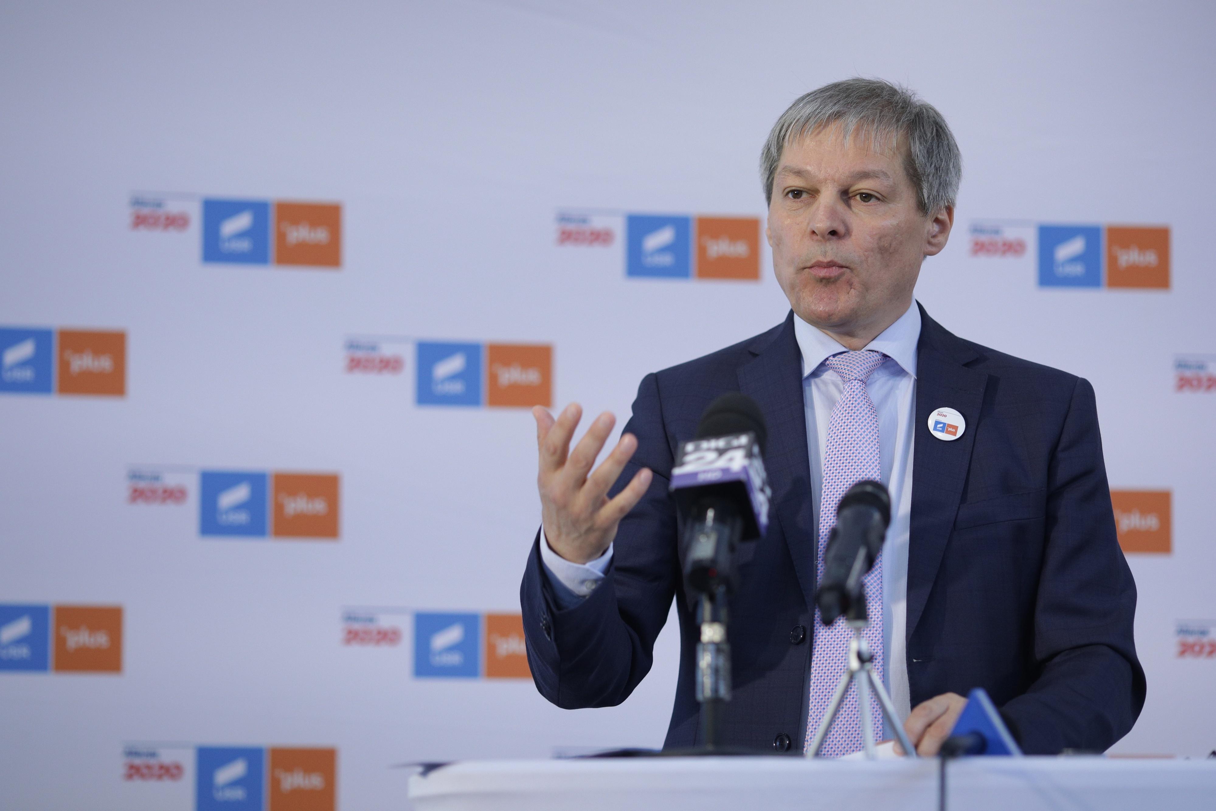 Cioloş: Ar trebui ca PNL să &icirc;şi ia un angajament scris că, după ce noul guvern va fi instalat, &icirc;şi va asuma răspunderea &icirc;n Parlament pe cele patru legi pe care le considerăm esenţiale. Cerem calendar pentru anticipate