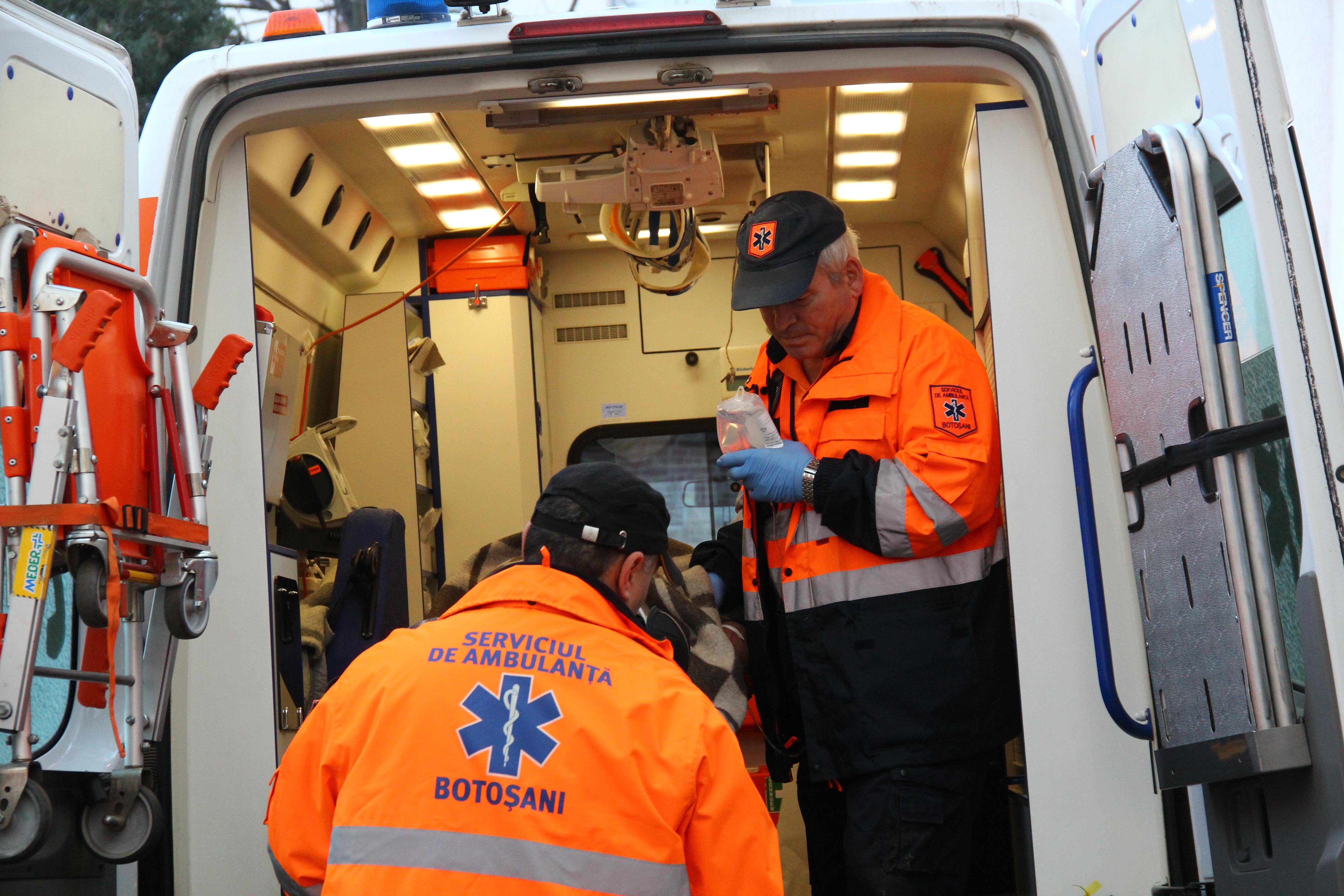 Un elev a ajuns la spital după ce a escaladat zidurile școlii! Acesta a rămas pe afară și voia să intre la ore