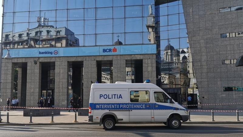 FOTO/ Alertă cu bombă în centrul Capitalei! Zeci de persoane au fost evacute