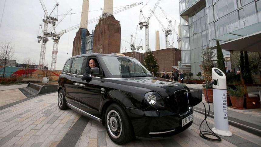 Faimoasele taxiuri negre din Londra devin nepoluante, prin lansarea unei versiuni electrice