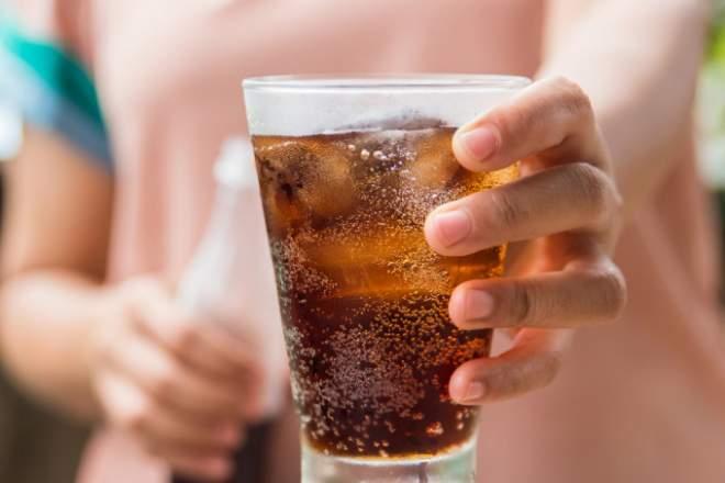 Schimbare la un cunoscut restaurant de tip fast-food! Vor fi servite sucuri &icirc;mbuteliate