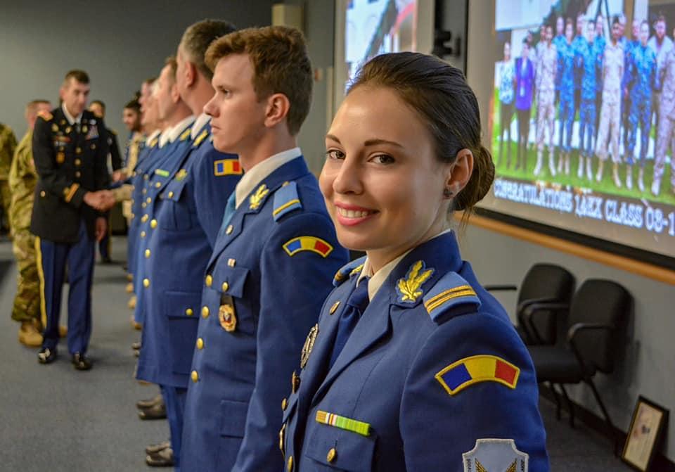 O rom&acirc;ncă, șefă de promoție &icirc;n America! Povestea buzoiencei care va opera primul sistem antibalistic Patriot al Rom&acirc;niei