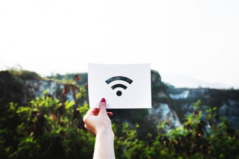 Vouchere pentru acces gratuit la internet Wi-Fi în 142 de locații din România