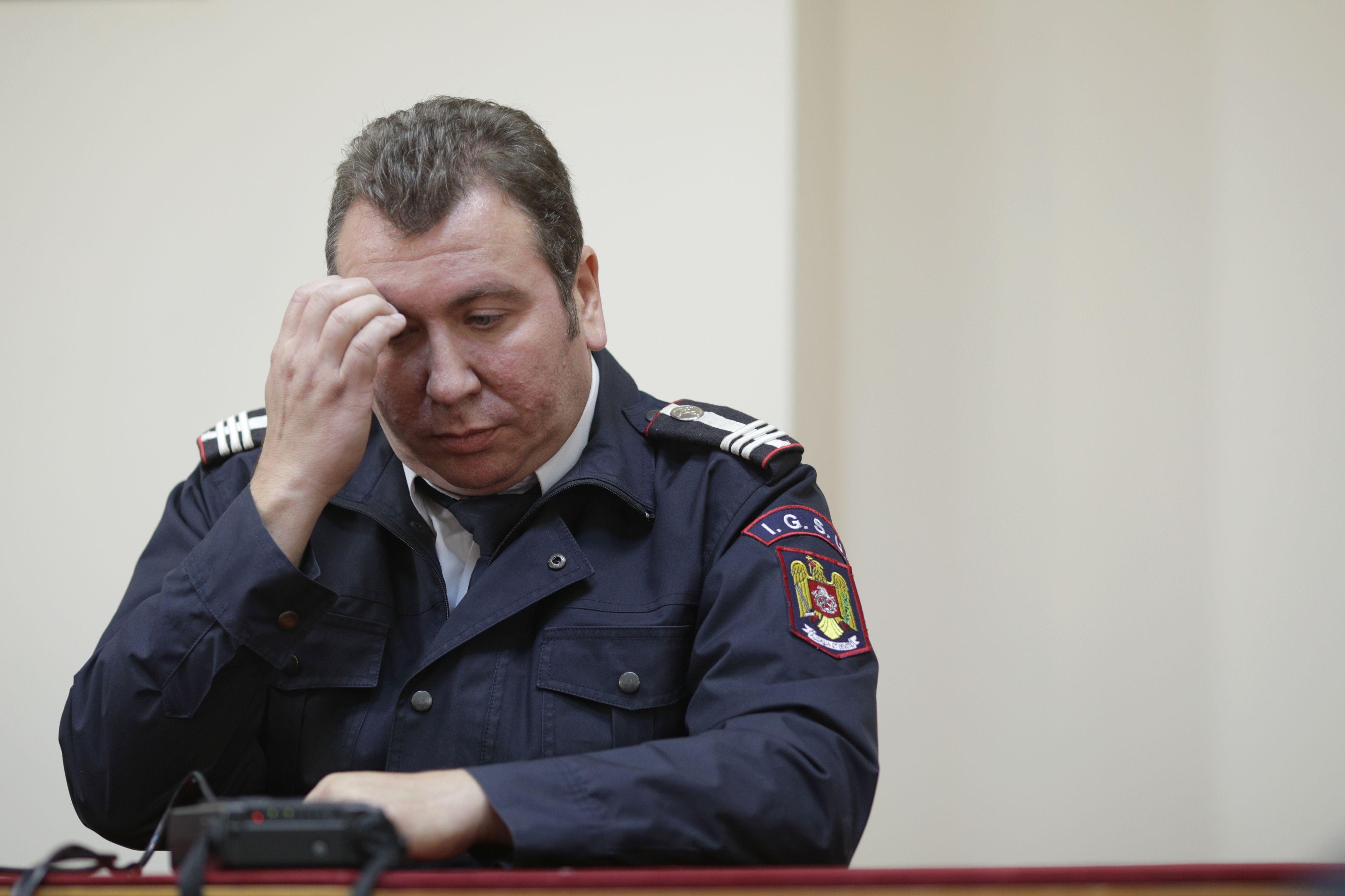 Inspectorul ISU Orlando Schiopu și-a explicat &icirc;njurătura &bdquo;Lasă-i &icirc;n p**a mea&rdquo; din imaginile secrete de la Colectiv! &bdquo;Dacă va uitați, sunt &icirc;nconjurat de&hellip;&rdquo;