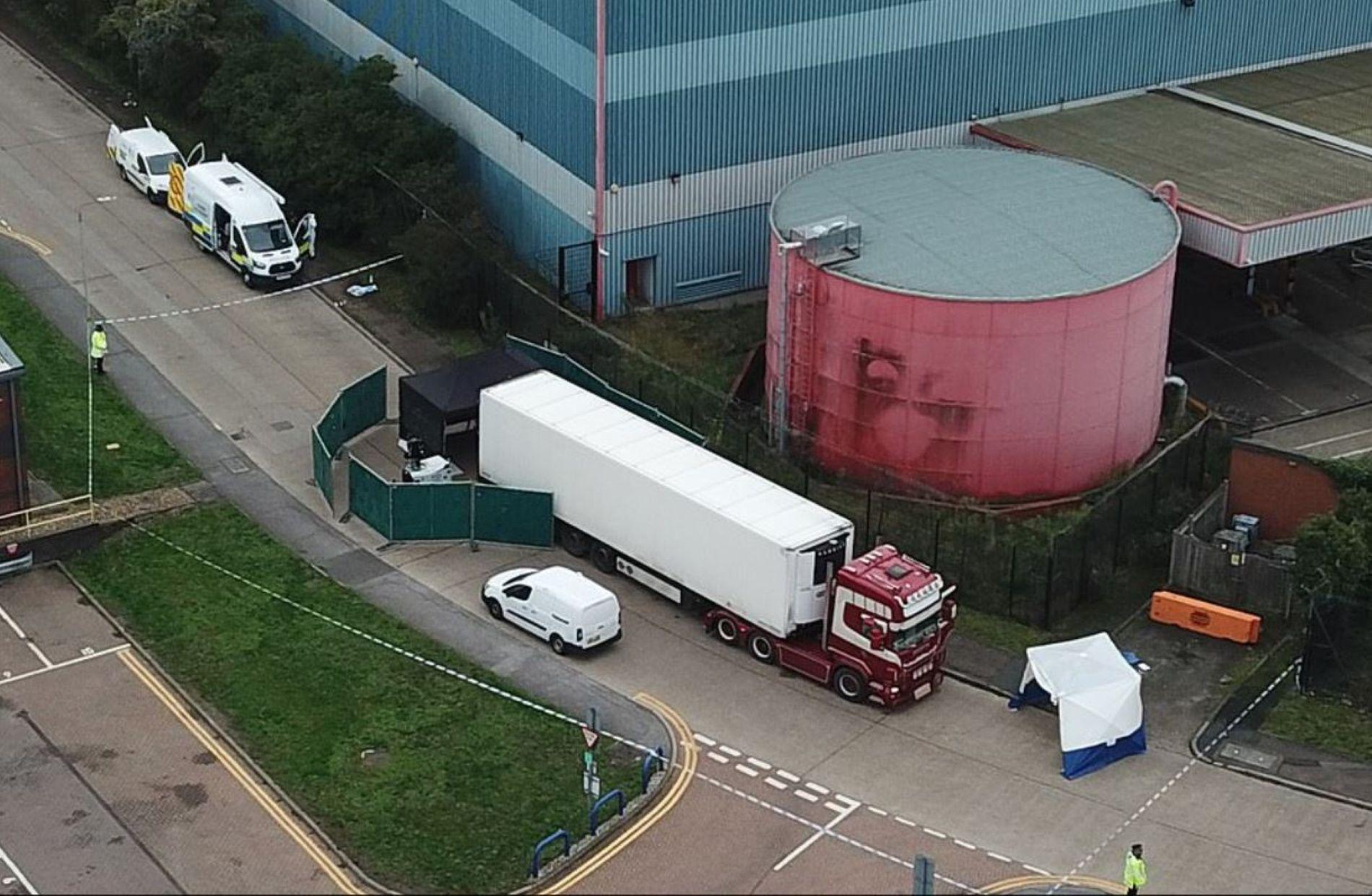 Cele 39 de cadavre au &icirc;nceput să fie scoase din &bdquo;camionul morții&rdquo;! Poliția a făcut dezvăluiri tulburătoare! &nbsp;