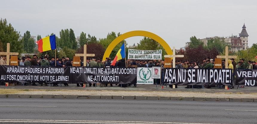 Silvicultorii organizează &icirc;n 29 octombrie un protest faţă de intensificarea agresiunilor &icirc;mpotriva lor. Iohannis, Dăncilă, preşedinţii Camerelor, conducerea Romsilva, invitaţi să participe
