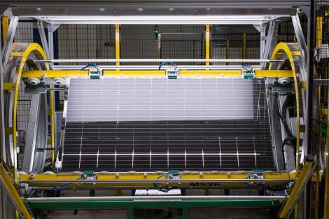 Enel Green Power pune în funcţiune o linie de producţie de panouri fotovoltaice bifaciale