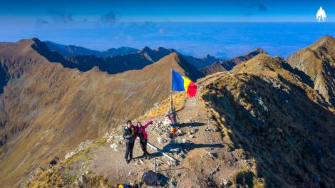 Tricolorul românesc va fi arborat pe cel mai înalt vârf muntos din România, Vârful Moldoveanu