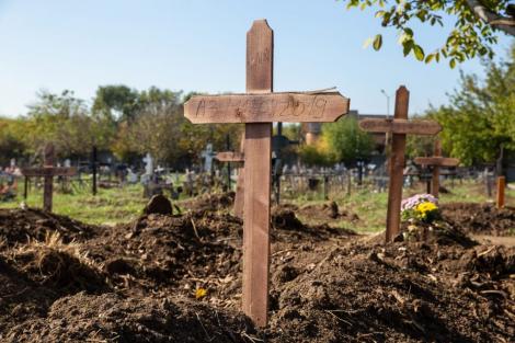 Neglijența autorităților! Un bătrân a fost luat de către ambulanță drept Ilie Constantin și îngropat drept cadavru anononim! Familia a aflat decesul la o lună distanță