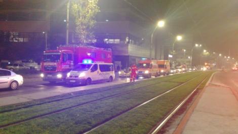 ÎNFIORĂTOR! Un tânăr a fost strivit de tramvai în București. Medicii nu i-au putut salva viața