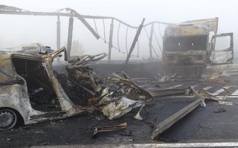 Accident CUMPLIT: Șapte persoane au ars de vii pe autostrada din Ungaria în urma unei ciocniri violente cu o mașină de mare tonaj