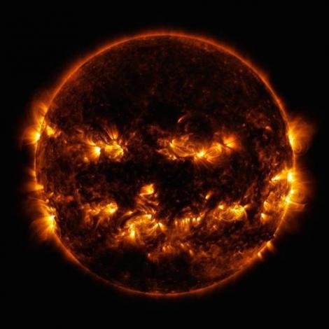 NASA: O fotografie neobișnuită cu Soarele face înconjurul internetului. Focare de lumină izbucnesc pe suprafața celei mai mari stele