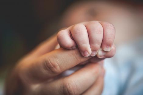 Scandal la un spital din Iași, după ce doi bebeluși gemeni au murit! Familia acuză cadrele medicale! „Au evitat să spună cum…”