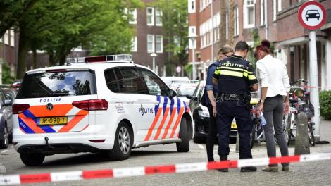 Un român a fost înjunghiat în Amsterdam! Agresorul este cunoscut drept „cuțitarul cu scuter”