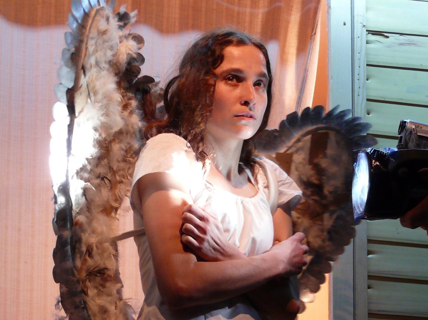 Ema era actriță &icirc;n Sibiu și a salvat cinci vieți, după ce o mașină a lovit-o &icirc;n plin. Familia a decis să-i doneze organele