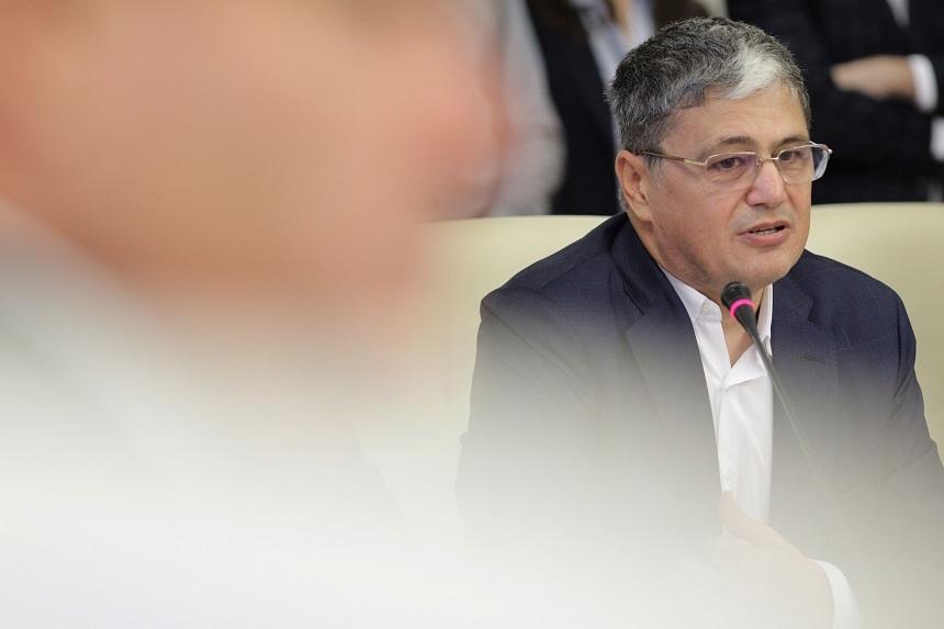 Teodorovici i-a cerut ministrului nominalizat la Fonduri Europene să pună la dispoziţia anchetatorilor toate documentele referitoare la cazul Barna