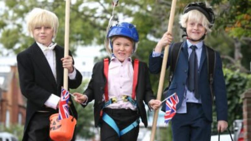 Copiii britanici se îmbracă precum Boris Johnson de Halloween pentru că politica este înfricoșătoare
