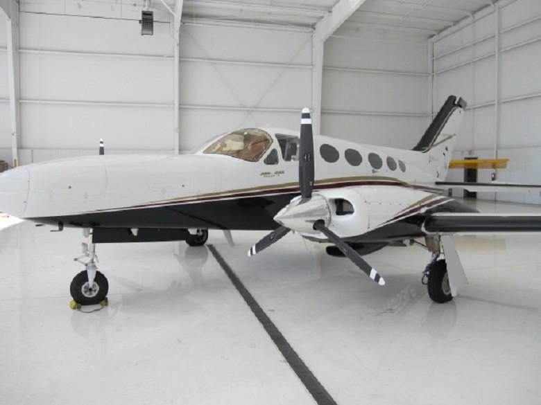 VIDEO/ Un avion s-a prăbușit peste o acasă! Trei locuințe au fost cuprinse de flăcări