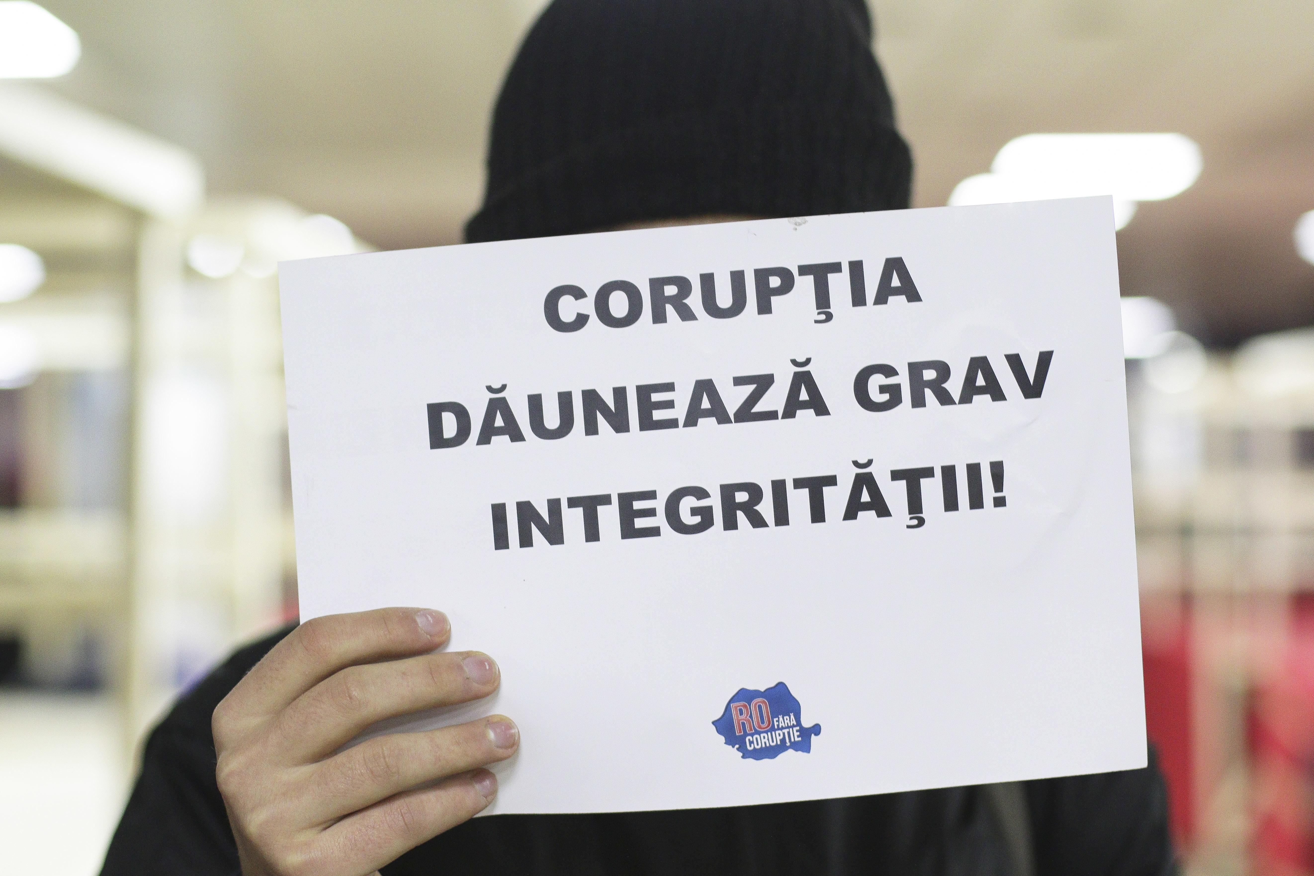 Agent de poliţie din Bucureşti, cercetat &icirc;n stare de arest la domiciliu pentru luare de mită