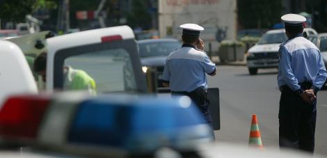 Scandal șocant în traficul din București! Un bărbat a căzut pe trecerea de pietoni