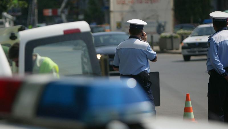 Scandal șocant în traficul din București! Un bărbat a căzut pe trecerea de pietoni