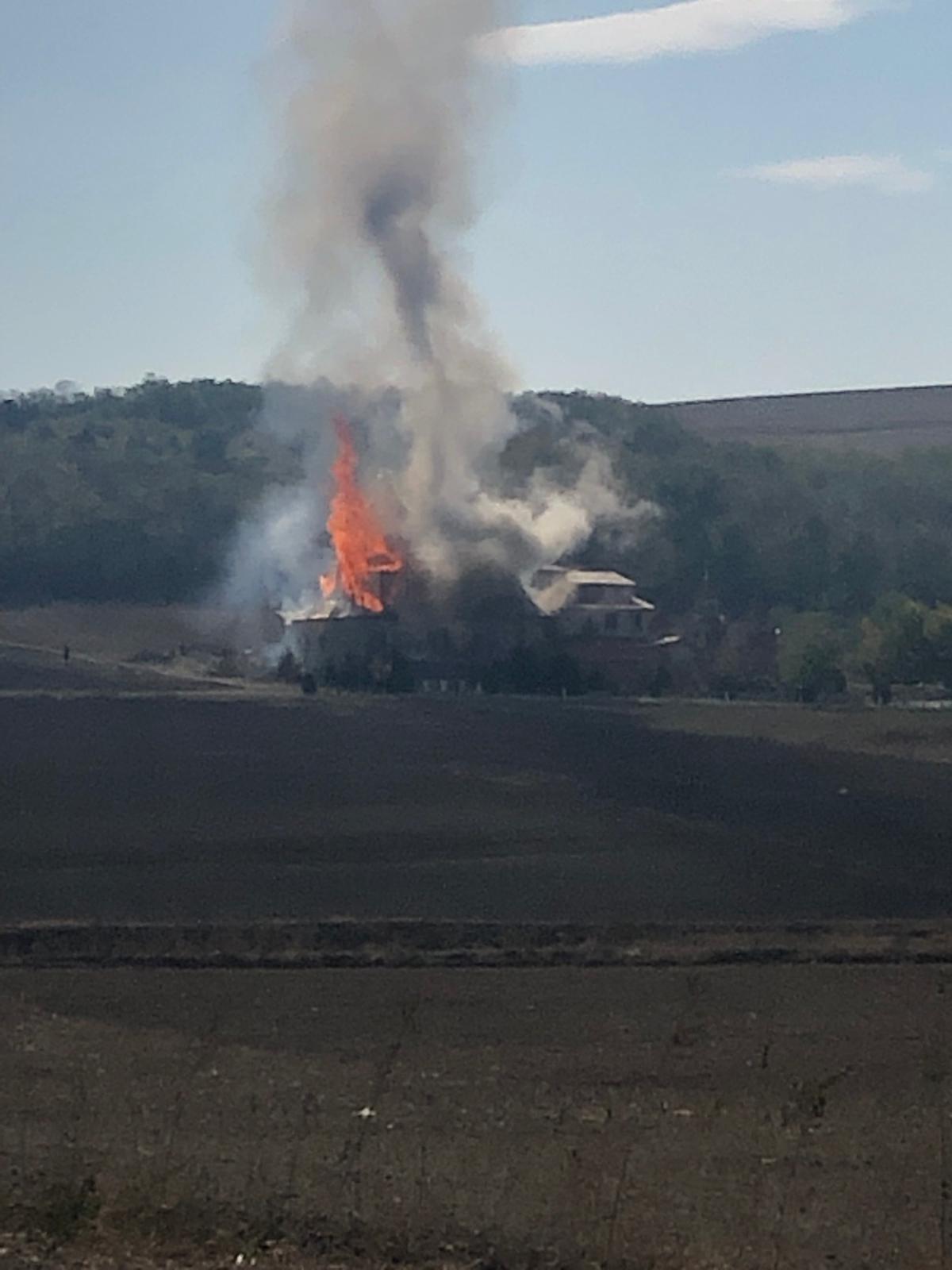 Incendiu puternic la o mănăstire din judeţul Constanţa