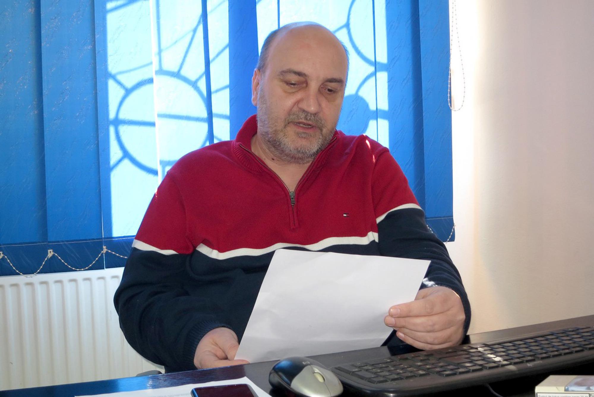 Declarațiile unui consilier din Brăila au st&acirc;rnit revoltă:  'Bă, meltene, fără plic la domn' doctor, ajungeaţi să fiţi trataţi de medici veterinari"