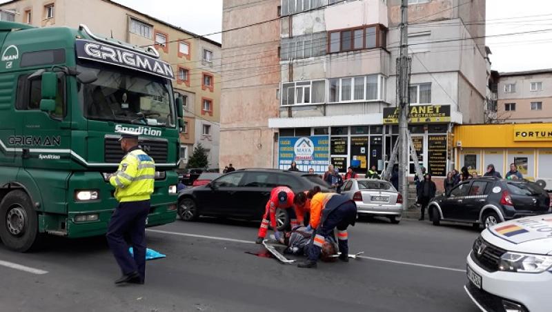 VIDEO/ Accident mortal în Bacău! O femeie a fost strivită de un camion chiar în mijlocul orașului