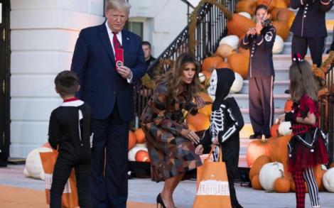Halloween la Casa Albă: Donald Trump și Melania le-au făcut o surpriză inedită copiilor americani