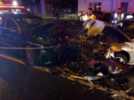 Accident grav în Cluj-Napoca! Două autoturisme s-au ciocnit, după ce unul a pătruns pe contrasens