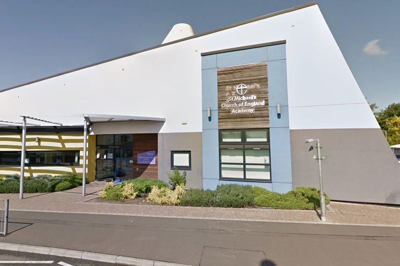 O &icirc;nvățătoare a fost dată afară pe viață din școală pentru că era agresivă cu elevii: &bdquo;i-a călcat intenționat pe picioare și i-a lovit cu ușa mașinii&rdquo;