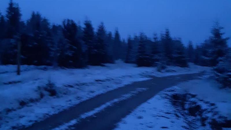 Din vară, direct în iarnă. Ninge în România la această oră: Imagini de poveste de la munte